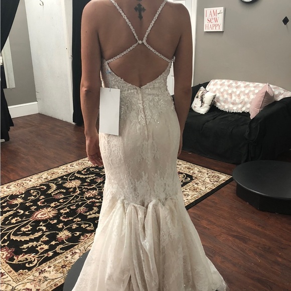 Lace Wedding Dress IF YOU WANT THIS FIND IT ON F B. I WILL NOT SEND FROM HERE - Picture 4 of 8